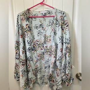 New Directions Cocoon Kimono. Size Large/XLarge. Open front. Light blue floral.